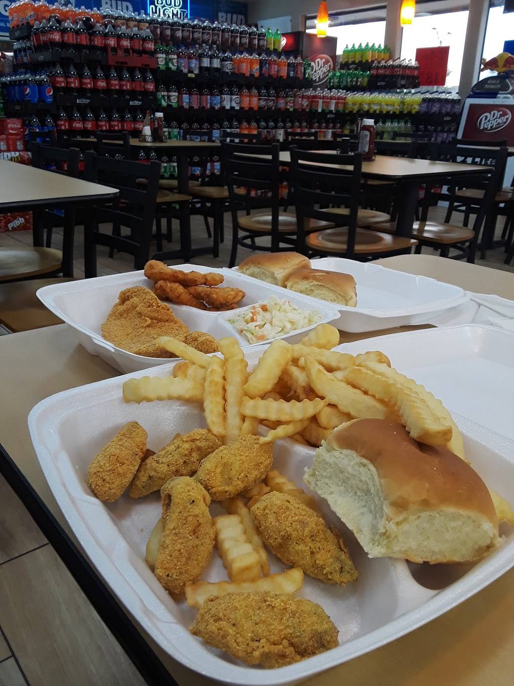 Lisas Chicken | restaurant | 1401 E Pioneer Pkwy, Arlington, TX 76010, USA | 8178600012 OR +1 817-860-0012