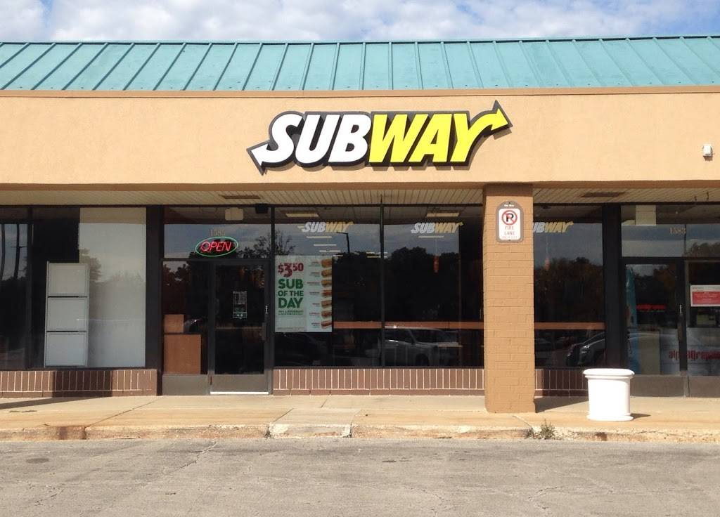 Subway Restaurants | restaurant | 1585 Lee Street, Space #4, The Oaks Shopping Center, Des Plaines, IL 60018, USA | 8472976161 OR +1 847-297-6161