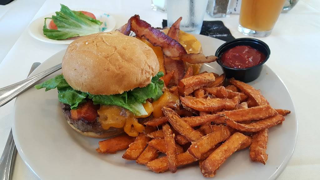 Mannings Restaurant | restaurant | 406 E Main St, Clayton, NC 27520, USA | 9195857005 OR +1 919-585-7005