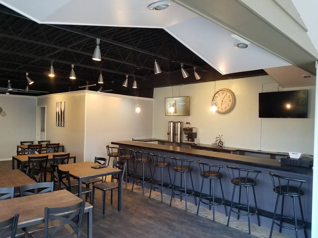 Mac N More | restaurant | 128 W 2nd St, Dover, OH 44622, USA | 3304406847 OR +1 330-440-6847