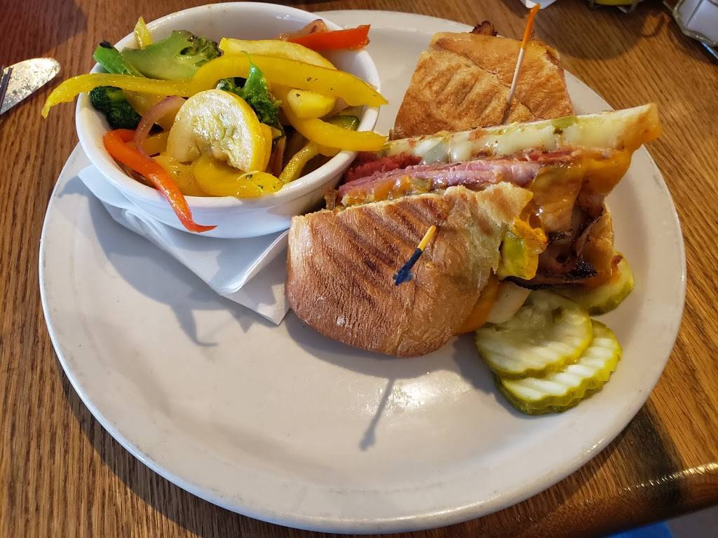 Stenys Tavern & Grill | restaurant | 800 S 2nd St, Milwaukee, WI 53204, USA | 4146727139 OR +1 414-672-7139