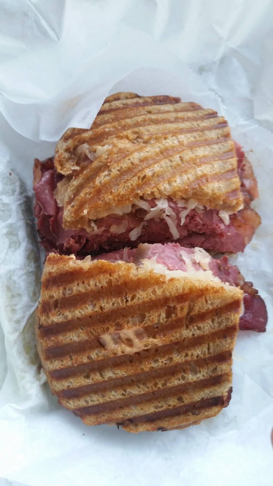 Blues City Deli | restaurant | 2438 McNair Ave, St. Louis, MO 63104, USA | 3147738225 OR +1 314-773-8225