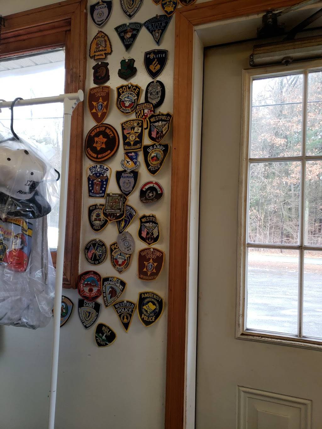 911 Burgers & Dogs | restaurant | 1157 N Westfield St, Feeding Hills, MA 01030, USA | 4137866800 OR +1 413-786-6800