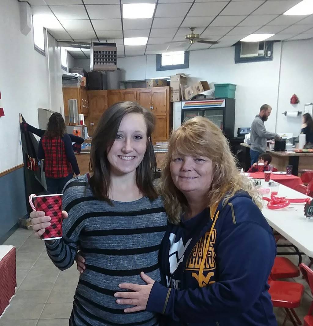 Gramma Kellys Kitchen | restaurant | 7 Front St, Dellrose, TN 38453, USA | 9317325590 OR +1 931-732-5590