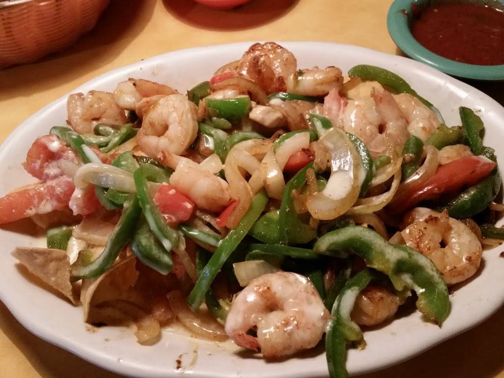 El Maguey | restaurant | 2201 N Belt Hwy, St Joseph, MO 64506, USA | 8162325601 OR +1 816-232-5601