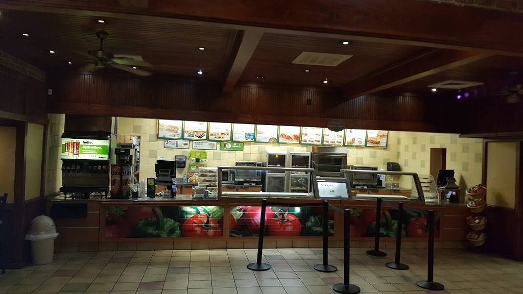 Subway Restaurants | restaurant | 916 Six Flags Dr, Arlington, TX 76010, USA | 8173855272 OR +1 817-385-5272