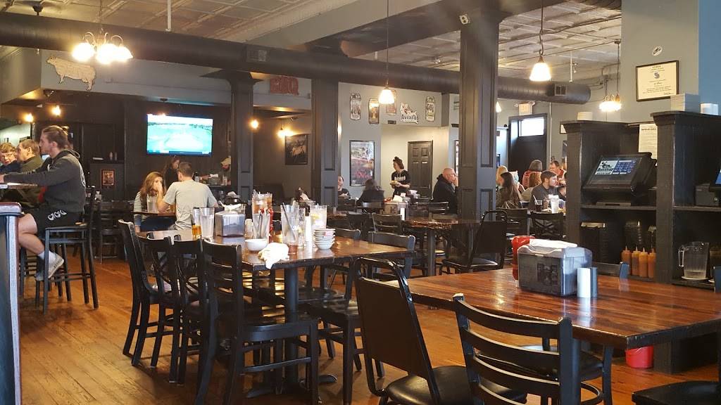 Aviator Smokehouse | restaurant | 525 Broad St, Fuquay-Varina, NC 27526, USA | 9195577675 OR +1 919-557-7675