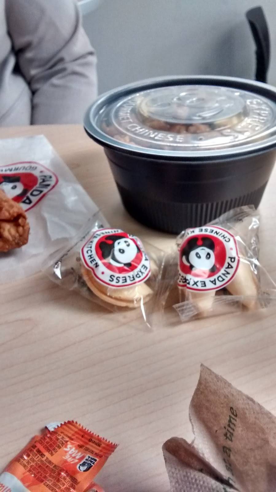 Panda Express | restaurant | 5221 Gullen Mall, Detroit, MI 48202, USA | 3135770997 OR +1 313-577-0997