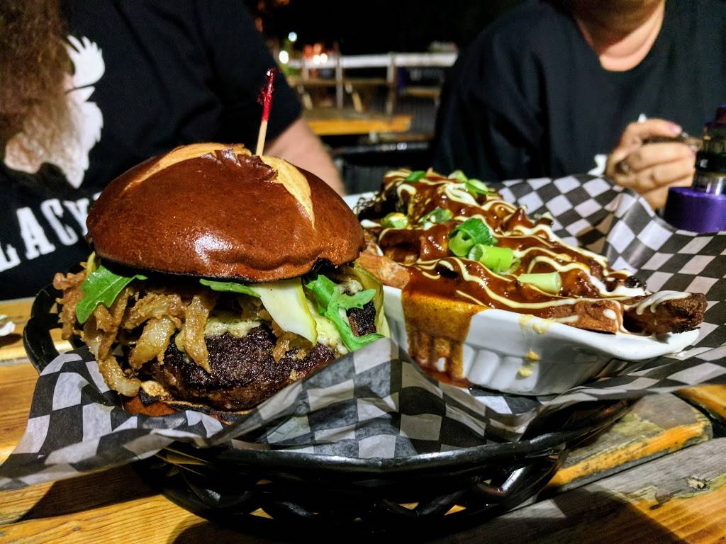 Dr. Js BBQ & Brews | restaurant | 282 Aylmer St N, Peterborough, ON K9J 3K7, Canada | 7058745717 OR +1 705-874-5717