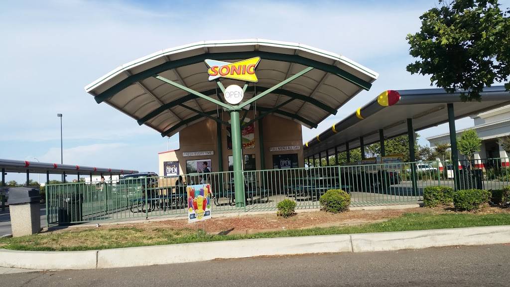 Sonic Drive-In | restaurant | 246 12th Ave, Hanford, CA 93230, USA | 5595899600 OR +1 559-589-9600