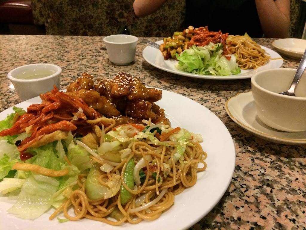 Helens Gourmet | restaurant | 7444 N Fresno St, Fresno, CA 93720, USA | 5594324241 OR +1 559-432-4241