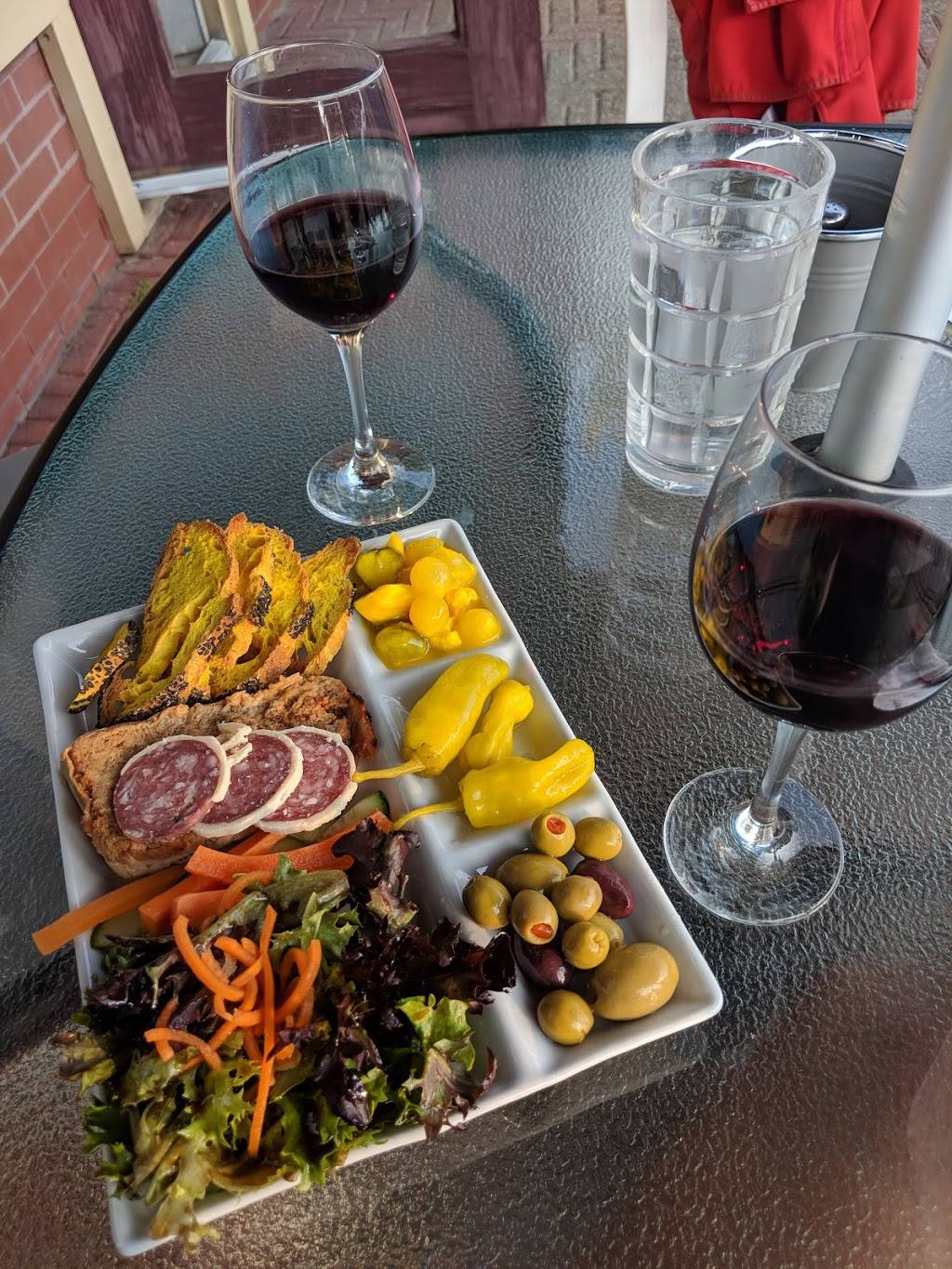 Les Coupables | restaurant | 516 Rue du Pont, Mont-Laurier, QC J9L 2S1, Canada | 8194404567 OR +1 819-440-4567