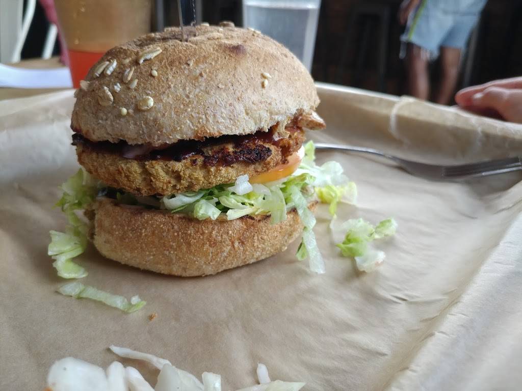 Boon Burger Cafe | restaurant | 497 Dundas St W unit 1, Oakville, ON L6M 4M2, Canada | 9052570799 OR +1 905-257-0799