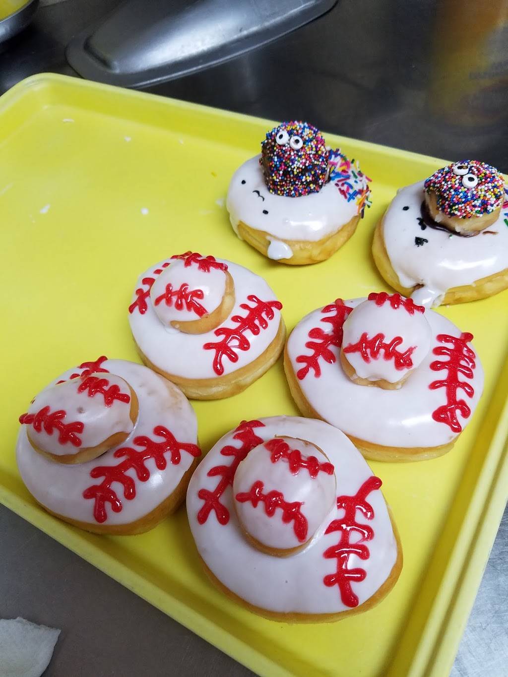 Acton Donuts | restaurant | 3101 Fall Creek Hwy, Granbury, TX 76049, USA | 8173268394 OR +1 817-326-8394