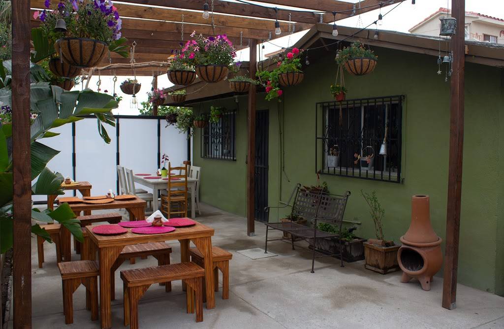 La Casita del Antojo | restaurant | 22703, Gral. Guadalupe Victoria 2, Lienzo Charro, 22710 Rosarito, B.C., Mexico | 016616130530 OR +52 661 613 0530