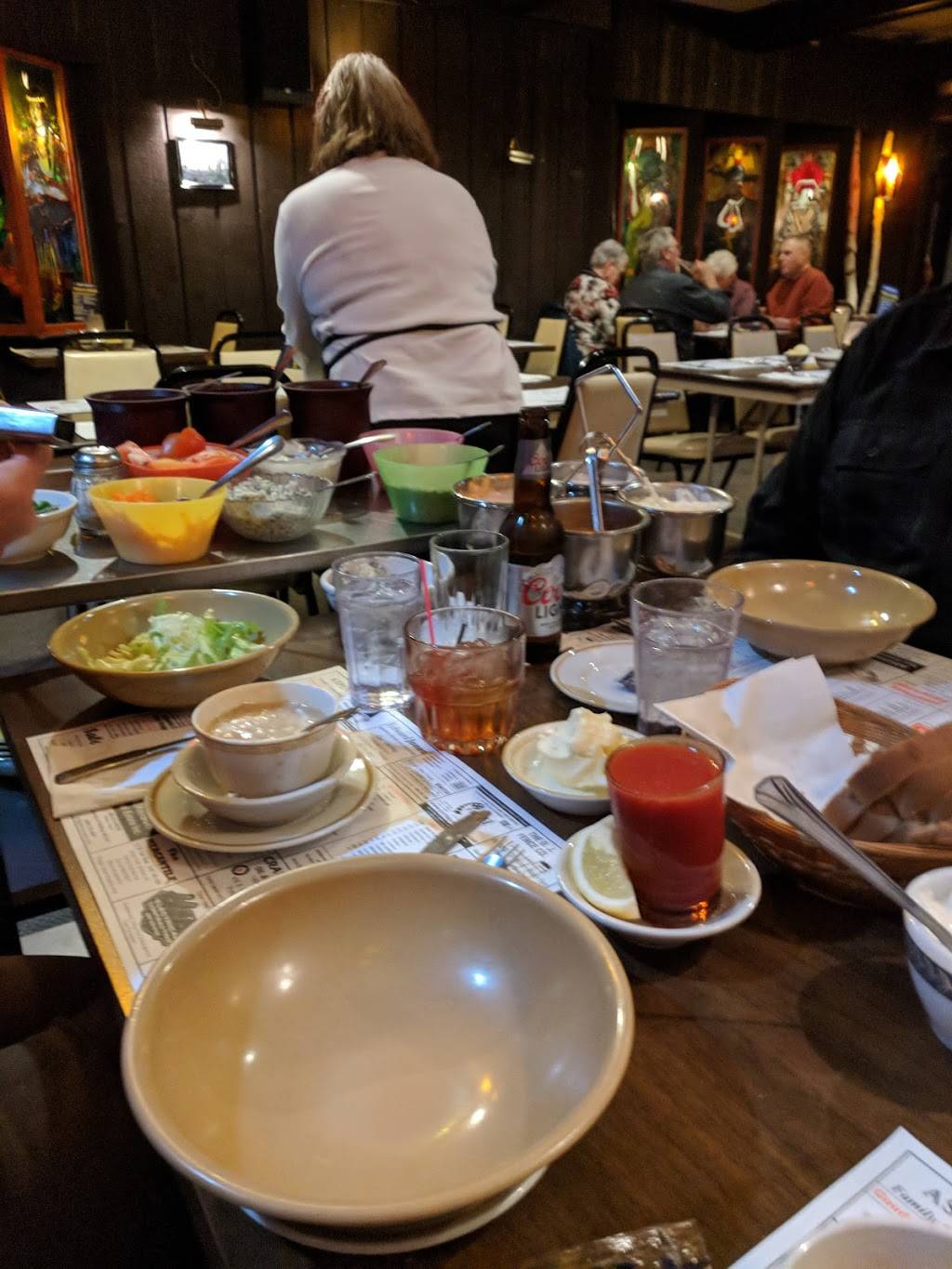 Trails Lounge Supper Club | restaurant | 125 Wauona Trail, Portage, WI 53901, USA | 6087422325 OR +1 608-742-2325