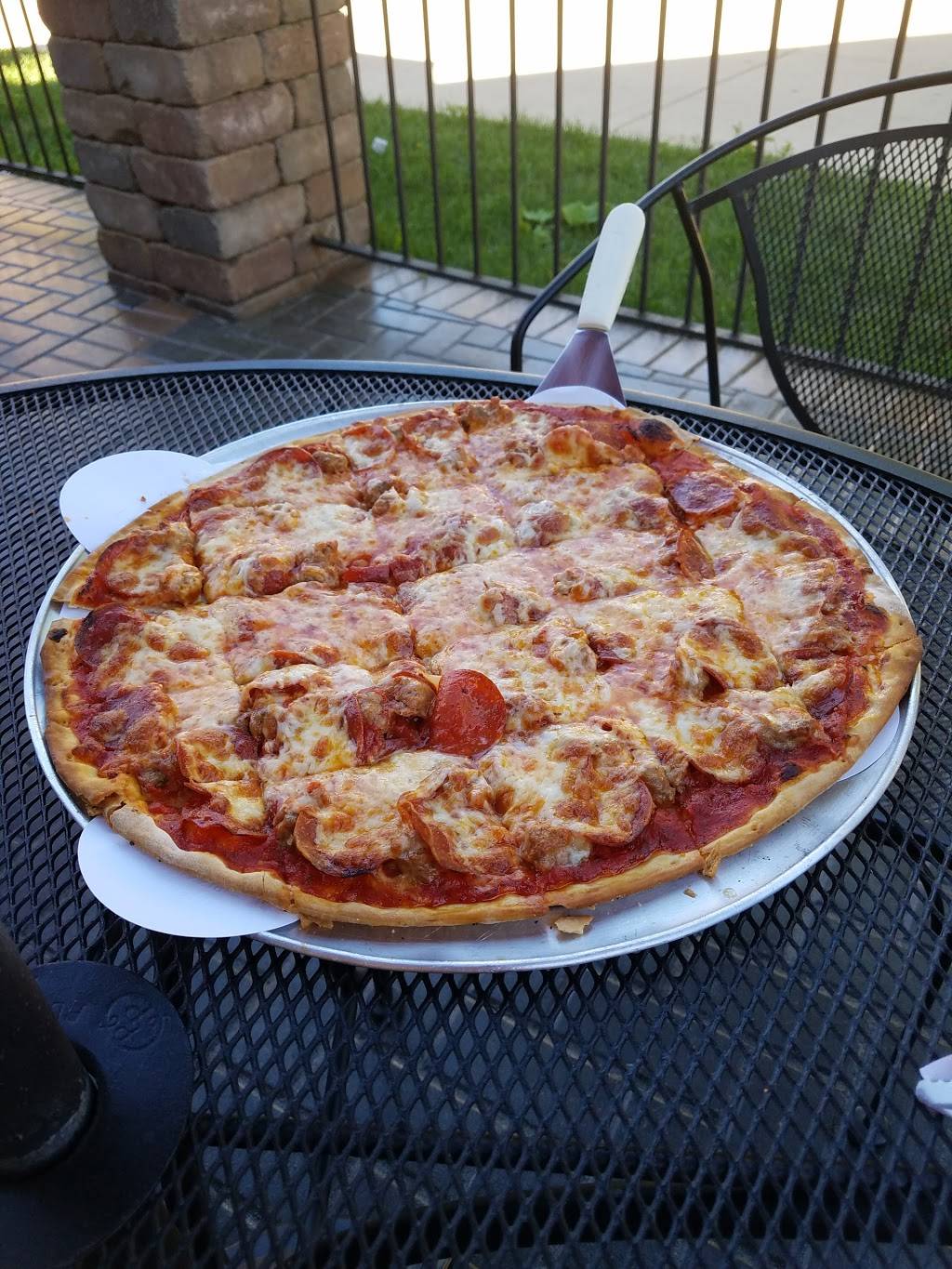 Angelos Pizza | restaurant | 1001 Curtiss St, Downers Grove, IL 60515, USA | 6309694394 OR +1 630-969-4394