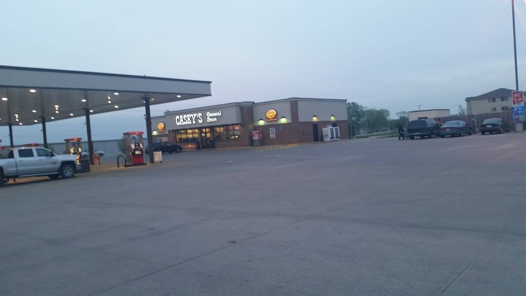 Caseys | restaurant | 5655 C St SW, Cedar Rapids, IA 52404, USA | 3198482215 OR +1 319-848-2215