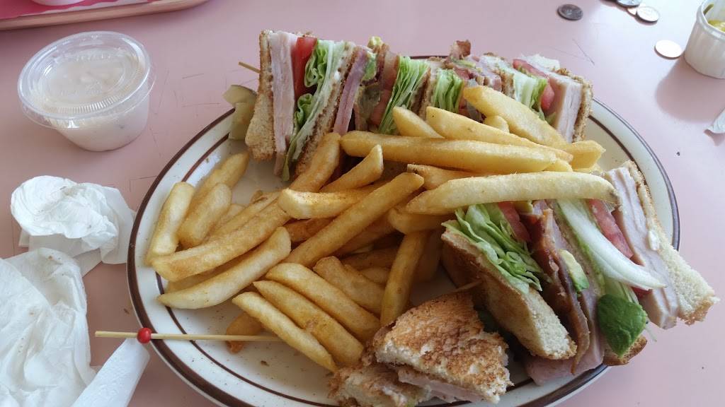 Louis Burger | restaurant | 555 Atlantic Ave, Long Beach, CA 90802, USA | 5624374078 OR +1 562-437-4078