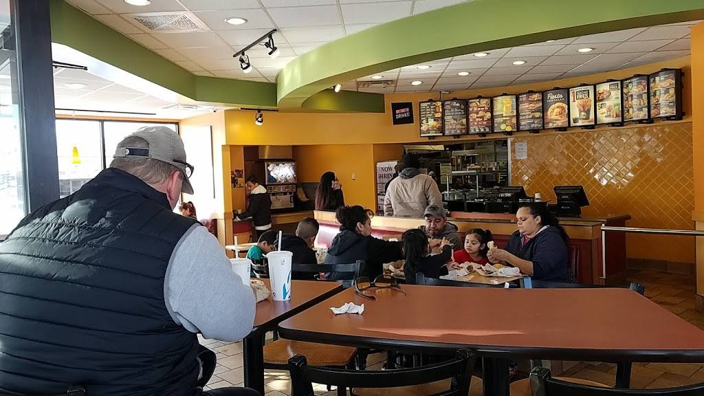 Taco Bell | meal takeaway | 1010 Summit St, Elgin, IL 60120, USA | 8476088226 OR +1 847-608-8226