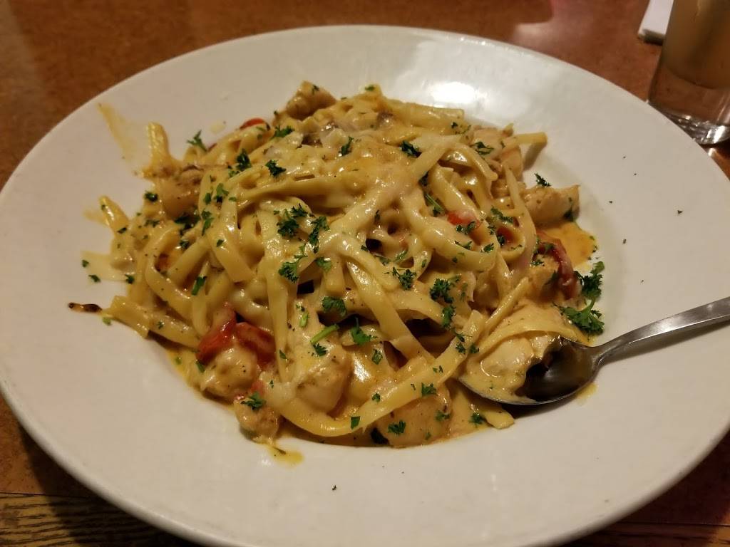 TGI Fridays | restaurant | 2501 E Fowler Ave, Tampa, FL 33612, USA | 8139799112 OR +1 813-979-9112