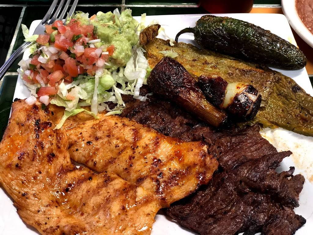 Seven Mares Restaurante | restaurant | 841 Powell Blvd, Gresham, OR 97030, USA | 5036675602 OR +1 503-667-5602