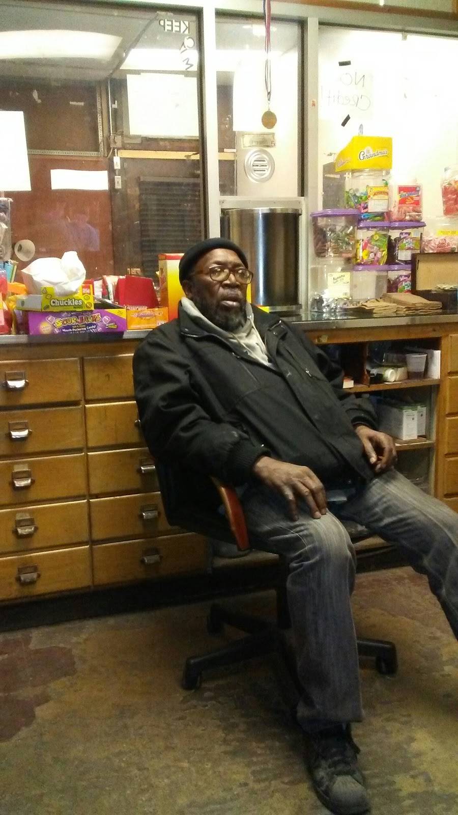 Alices Bar-B-Que | restaurant | 65 E 43rd St, Chicago, IL 60653, USA | 7739243843 OR +1 773-924-3843