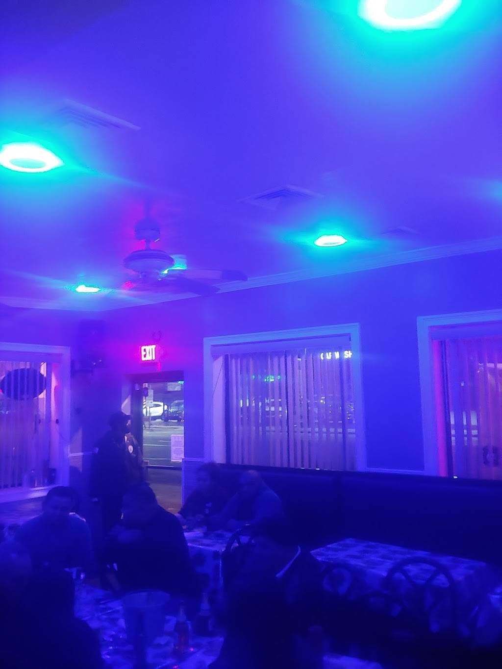 EL Rincón De Sabores | restaurant | 980 Old Country Rd, Westbury, NY 11590, USA | 5163342055 OR +1 516-334-2055