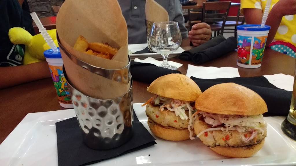 Features Gastropub | restaurant | 9390 Theater Drive, Gibsonton, FL 33534, USA | 8132958469 OR +1 813-295-8469