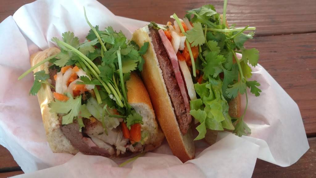 Saigon Le Vendeur | meal takeaway | 2404 E 7th St, Austin, TX 78702, USA | 5123516916 OR +1 512-351-6916