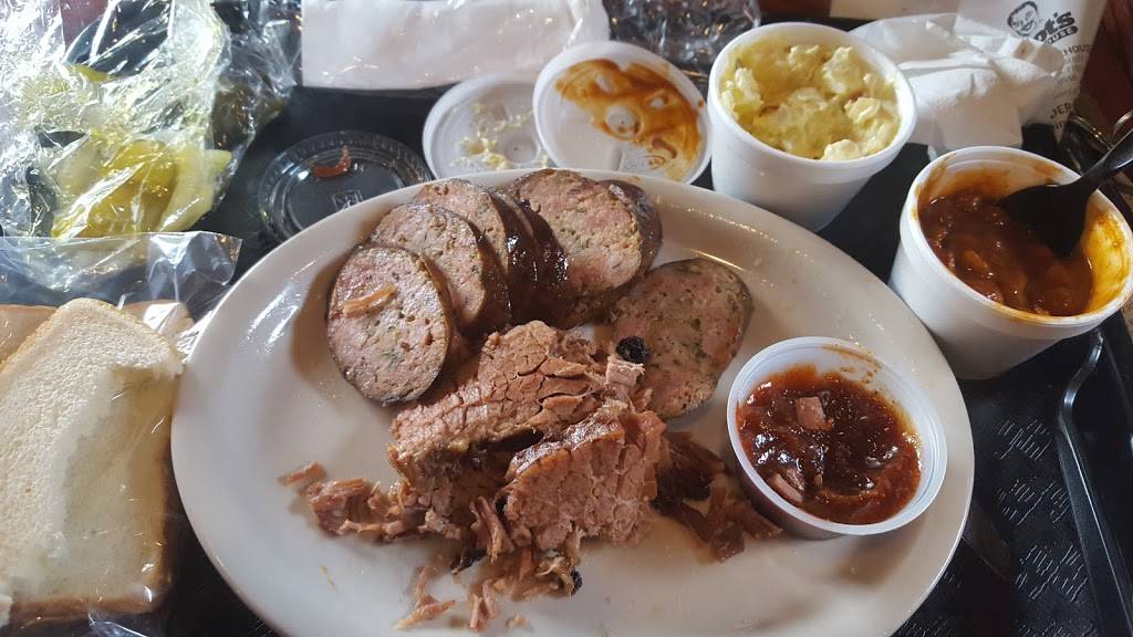 Hoots Smokehouse | restaurant | 7648 Canal St suite b, Houston, TX 77012, USA | 8324910556 OR +1 832-491-0556