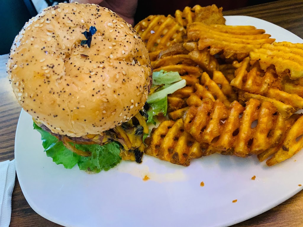 Dexters Pub | restaurant | 301 North St, Madison, WI 53704, USA | 6082443535 OR +1 608-244-3535