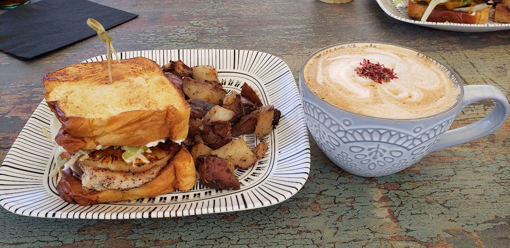 Luna Muna Cafébar | restaurant | 1127 Beck Ave, Panama City, FL 32401, USA | 8503033405 OR +1 850-303-3405