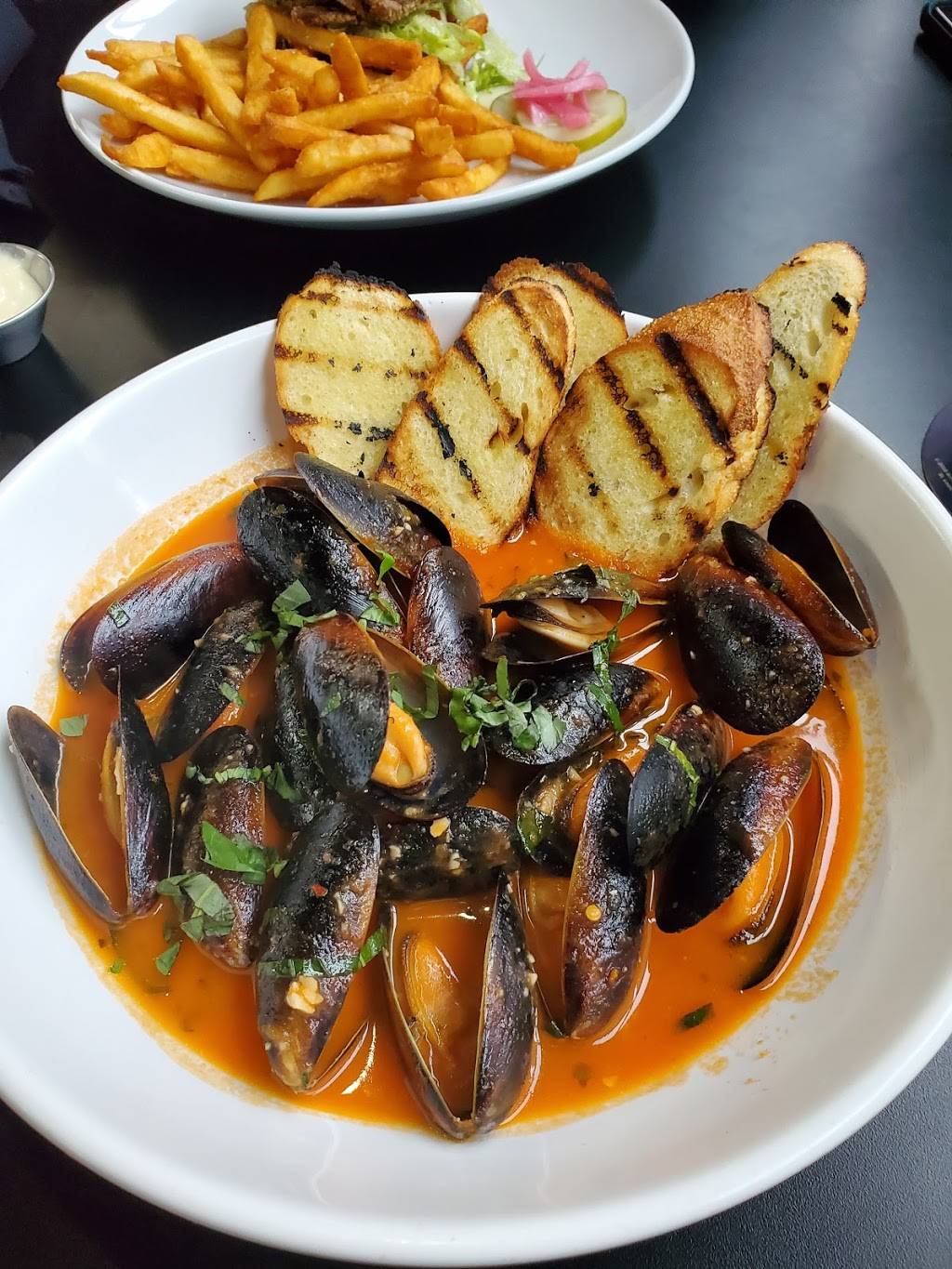 Split Social Kitchen | restaurant | 3027 E Sunshine St, Springfield, MO 65804, USA | 4177557155 OR +1 417-755-7155