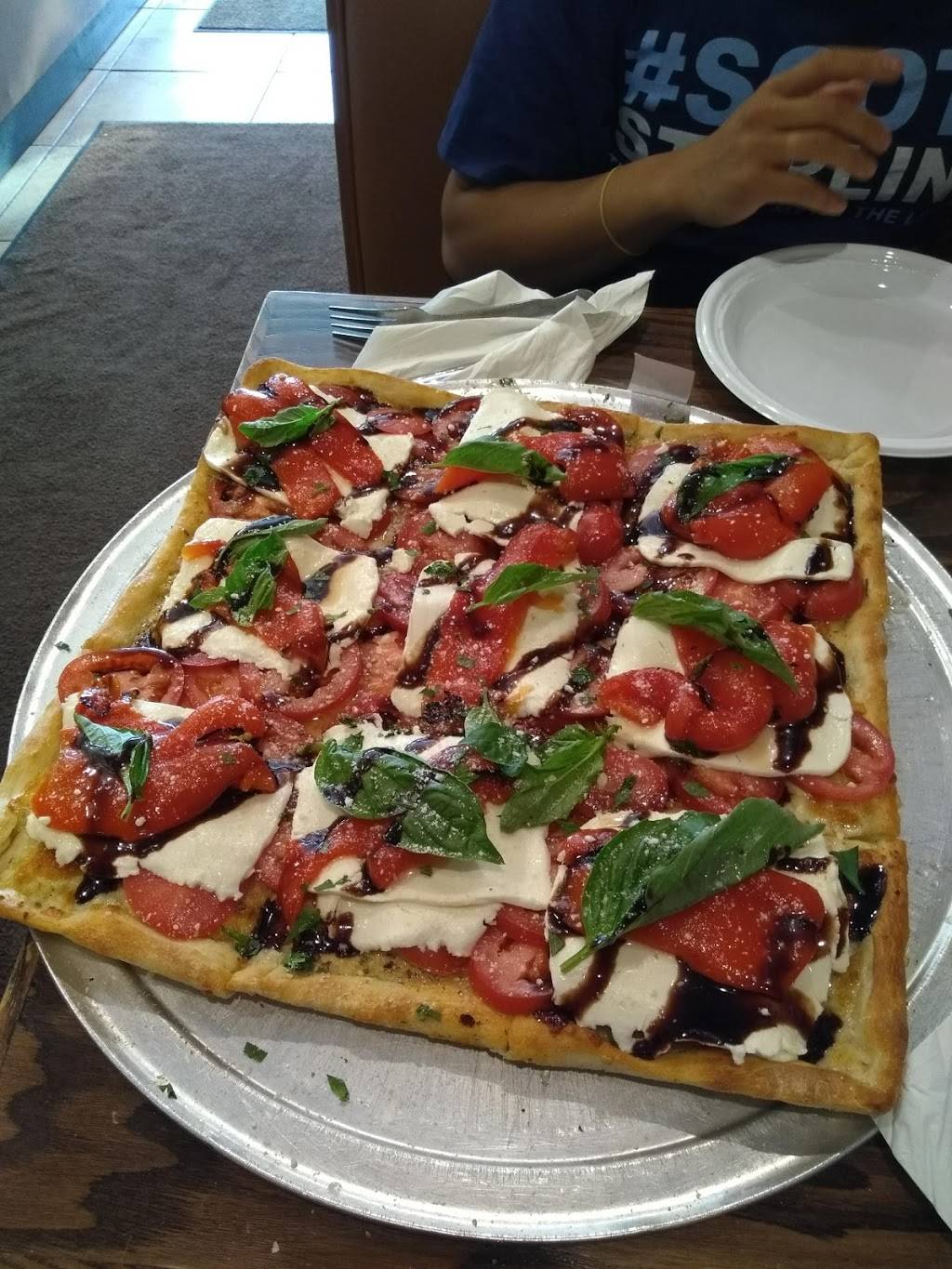 Tomato & Basil Pizzeria | restaurant | 1692 Merrick Rd, Merrick, NY 11566, USA | 5163779500 OR +1 516-377-9500