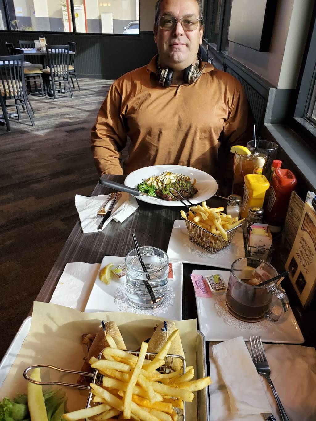 Rounders Volunteer | restaurant | 3480 Volunteer Blvd, Henderson, NV 89044, USA | 7256960225 OR +1 725-696-0225