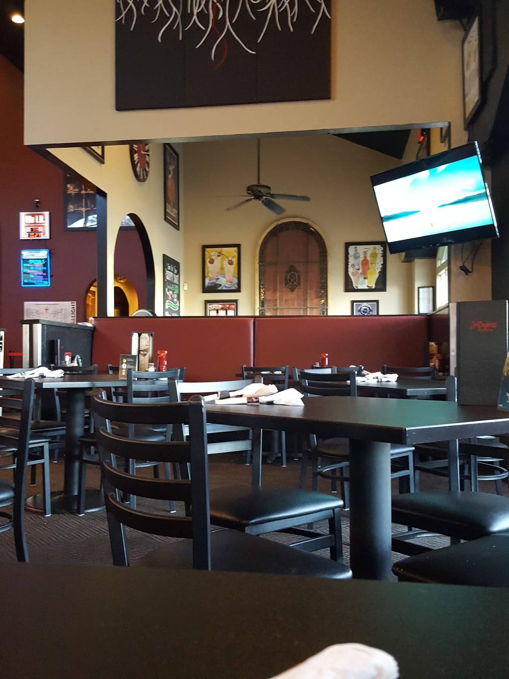 Louies Grill & Bar | restaurant | Brookhaven, 3750 W Robinson St #106, Norman, OK 73072, USA | 4053604386 OR +1 405-360-4386