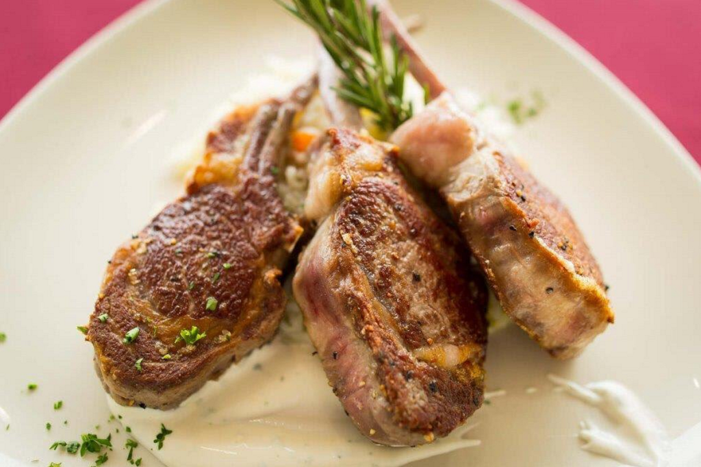 Silks | restaurant | 1 Remington Pl, Oklahoma City, OK 73111, USA | 4054253280 OR +1 405-425-3280