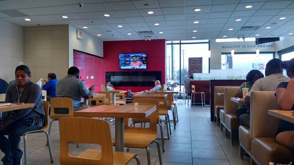 Wendys | restaurant | 6210 E Ben White Blvd, Austin, TX 78741, USA | 5125963298 OR +1 512-596-3298