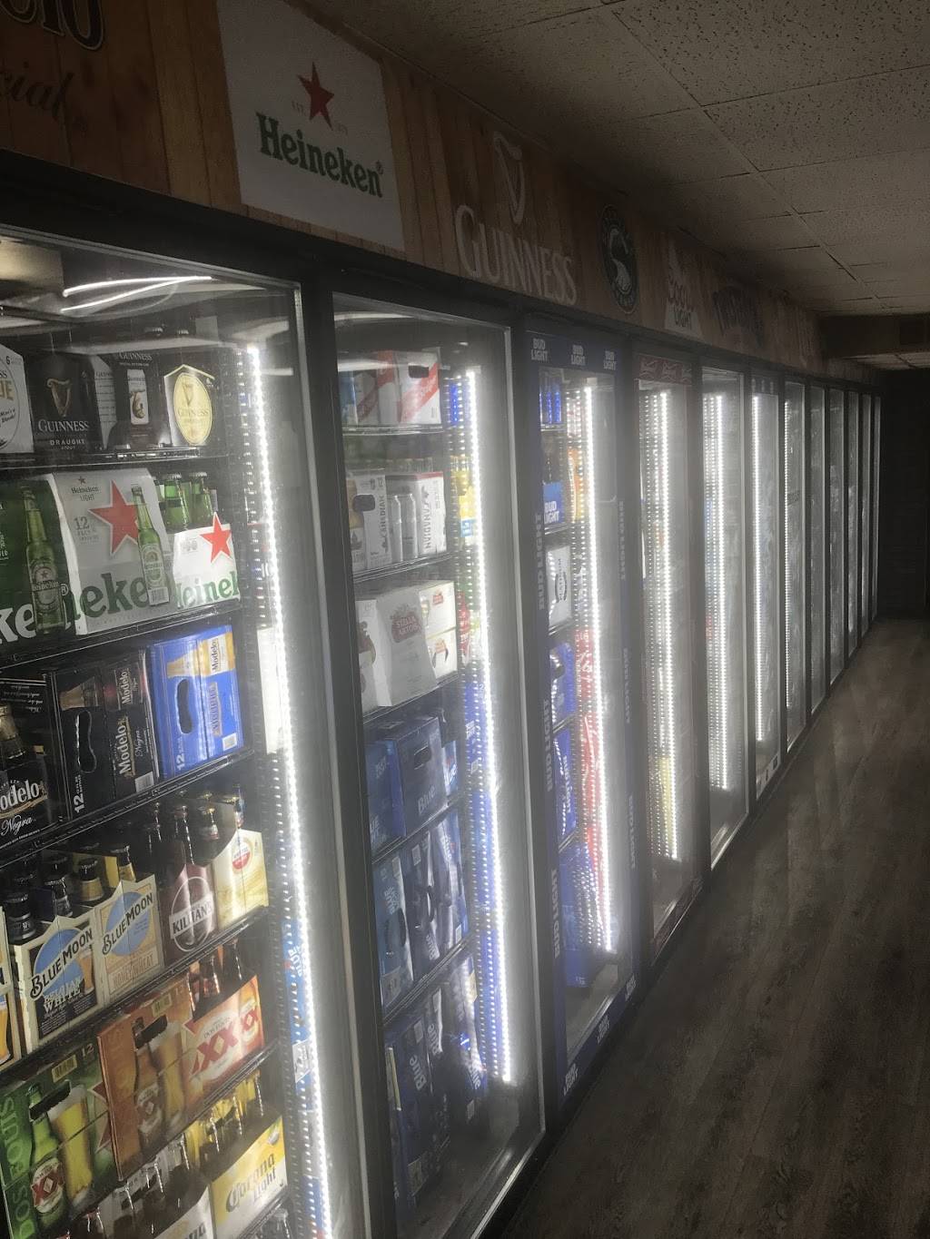 Leonards Market | restaurant | 4 W Elmwood Ave, Leonard, MI 48367, USA | 2486282915 OR +1 248-628-2915