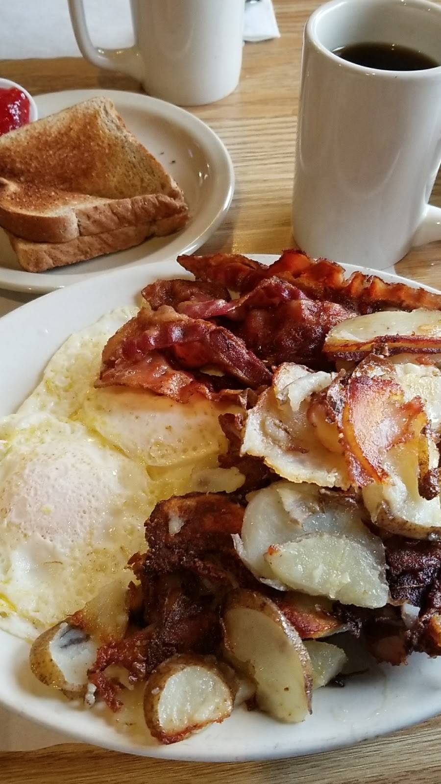 A M Corner Cafe | restaurant | 601 W State St, Fremont, OH 43420, USA | 5672012046 OR +1 567-201-2046