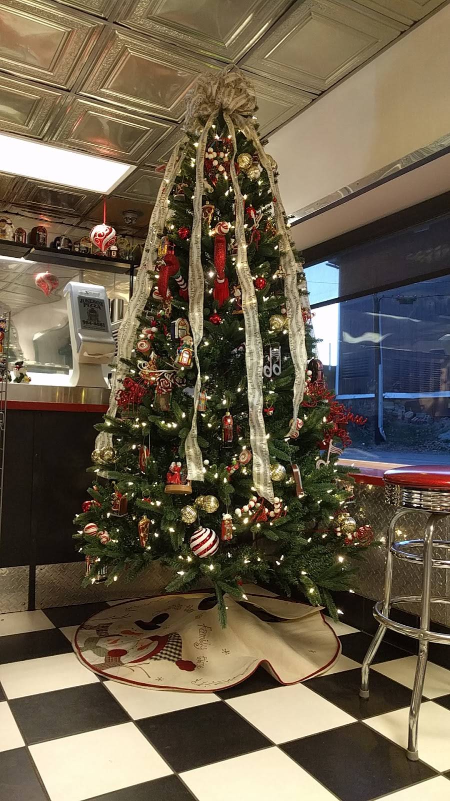 Jukebox Pizza | restaurant | 650 Main St, Waterford, OH 45786, USA | 7409848881 OR +1 740-984-8881