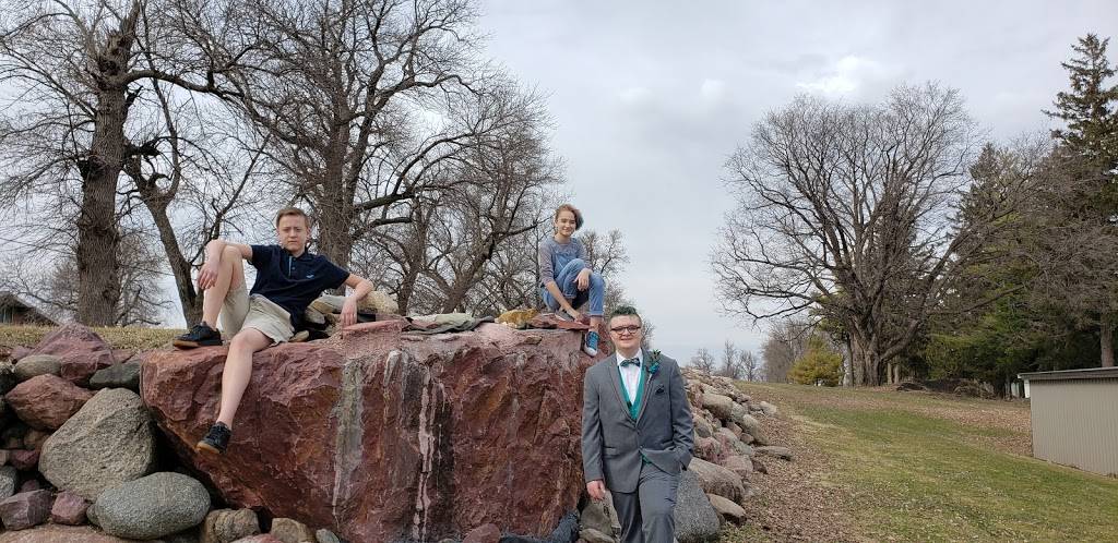 The Shores at Five Island | restaurant | 14 N Lawler St, Emmetsburg, IA 50536, USA | 7128523422 OR +1 712-852-3422