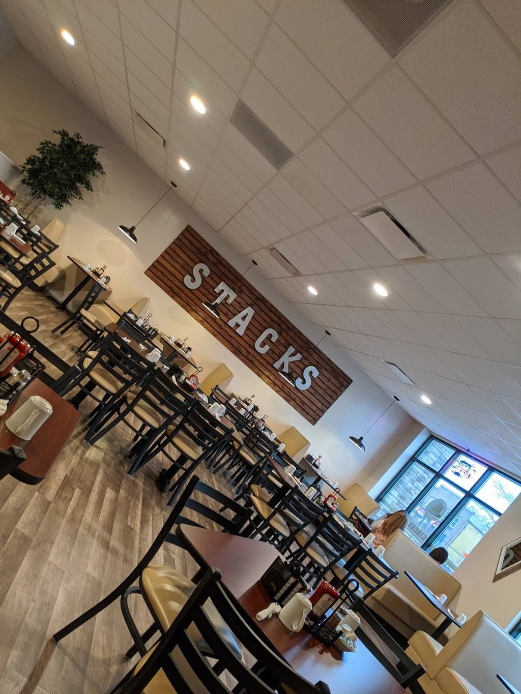 Stacks pancake house | restaurant | 1661 Grant St, Bettendorf, IA 52722, USA | 5633458000 OR +1 563-345-8000