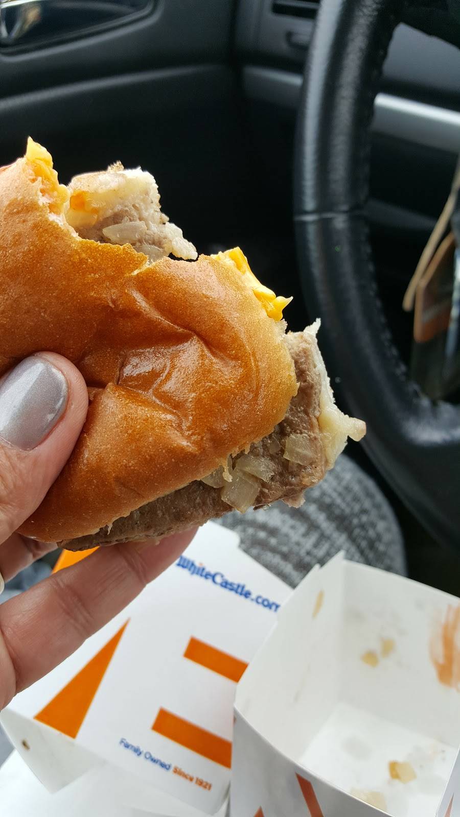 White Castle | restaurant | 6207 Sunrise Hwy, Massapequa, NY 11758, USA | 5167994641 OR +1 516-799-4641