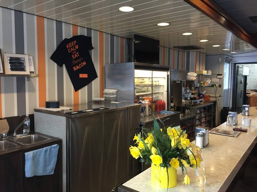 Breezy Corners Hamilton | restaurant | 1145 Main St E, Hamilton, ON L8M 1P3, Canada | 9055453924 OR +1 905-545-3924