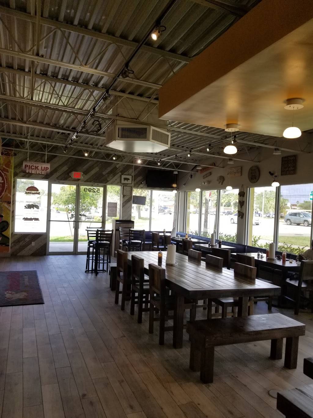 The Salty Apple | restaurant | 5299 N State Road 7, Fort Lauderdale, FL 33319, USA | 9549005811 OR +1 954-900-5811