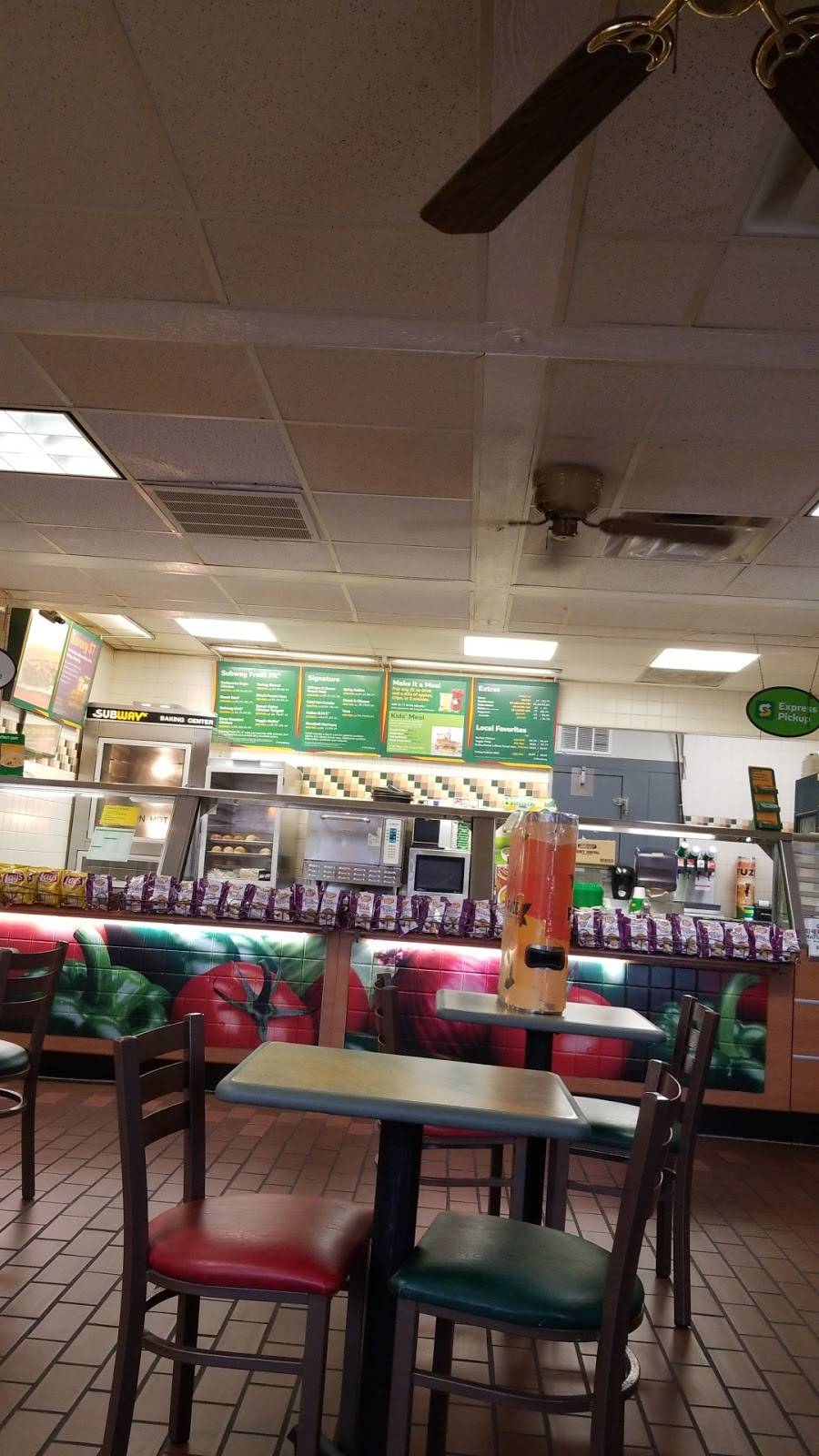 Subway Restaurants | restaurant | 455 W Pioneer Pkwy, Grand Prairie, TX 75051, USA | 9722649898 OR +1 972-264-9898
