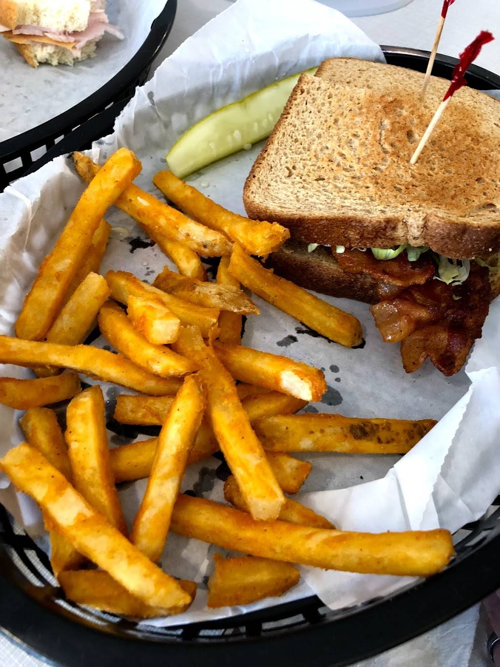 Three Chopt Sandwich Shoppe | meal takeaway | 103 3rd Ave E, Hendersonville, NC 28792, USA | 8286920228 OR +1 828-692-0228