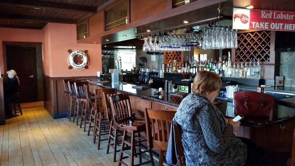 Red Lobster | restaurant | 810 S Wadsworth Blvd, Lakewood, CO 80226, USA | 3039365882 OR +1 303-936-5882
